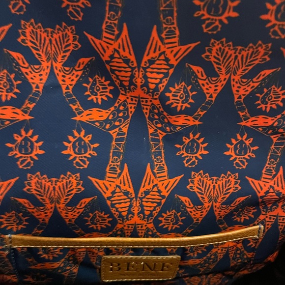 Bene Italian Leather Holmes Crossbody Bag - Picture 12 of 13